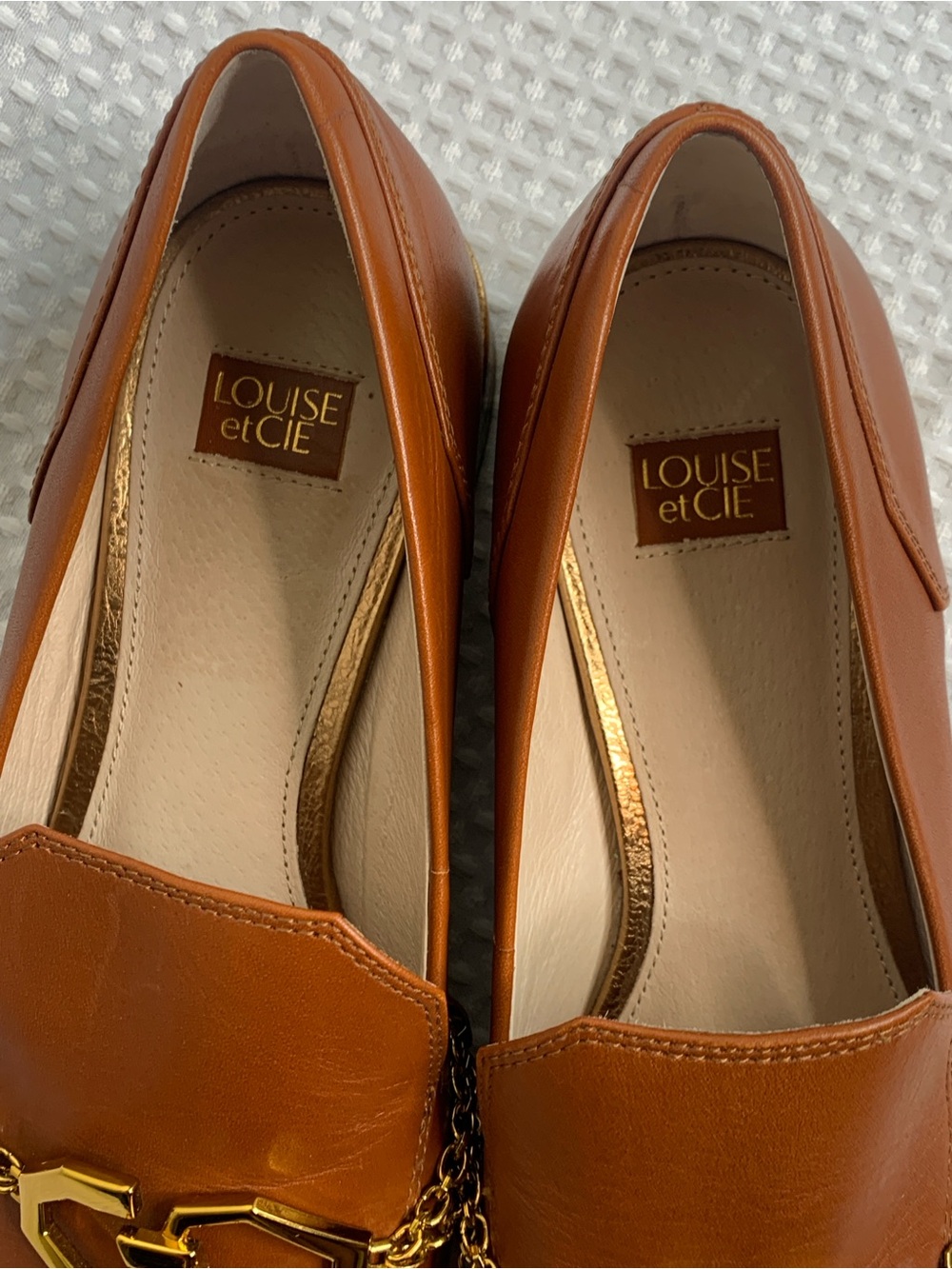 Louise et Cie Cognac Leather Loafers with Gold Chain Detail - Picture 3 of 12